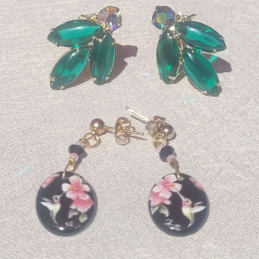 Elegant Green and Black Floral Earrings